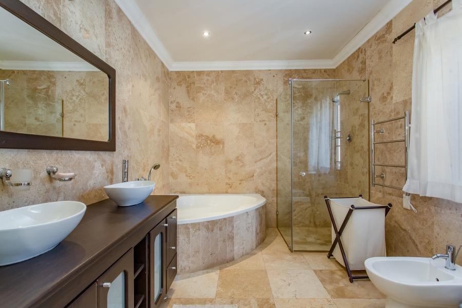To Let 4 Bedroom Property for Rent in Boschenmeer Golf Country Estate Western Cape